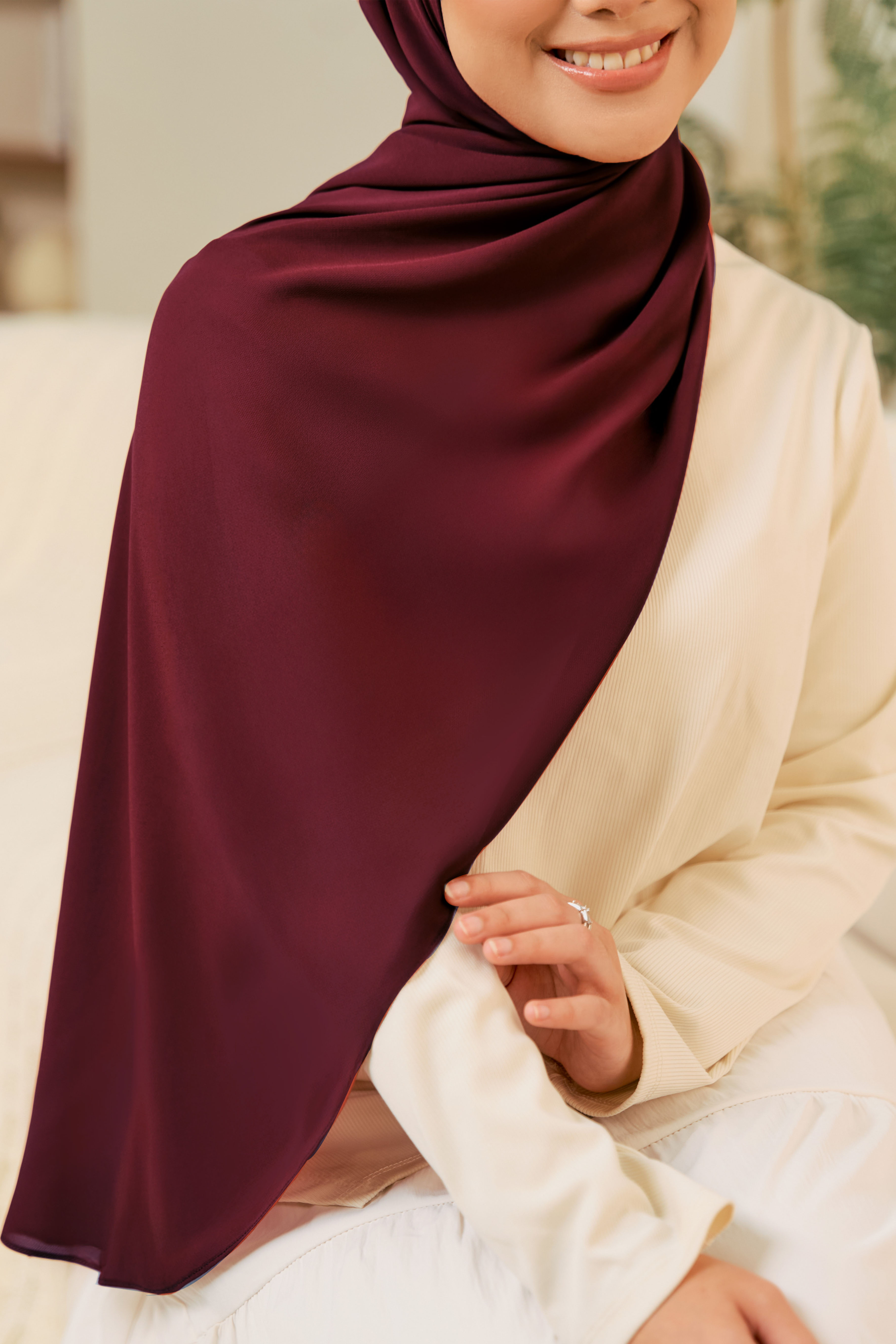 ARIA Oblong Shawl in Maroon